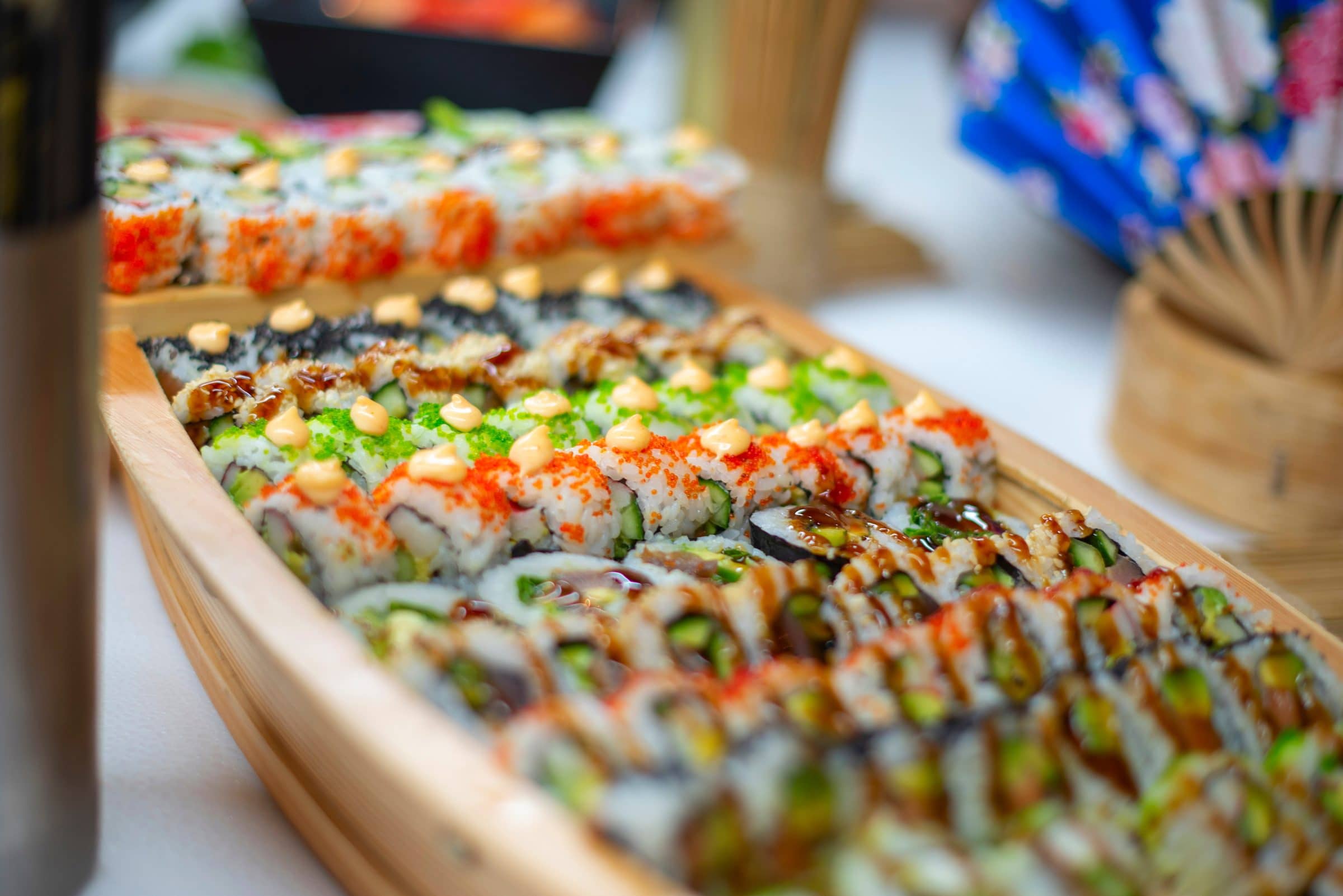 Sushi-Platte von Kaiten, frisch zum Liefern