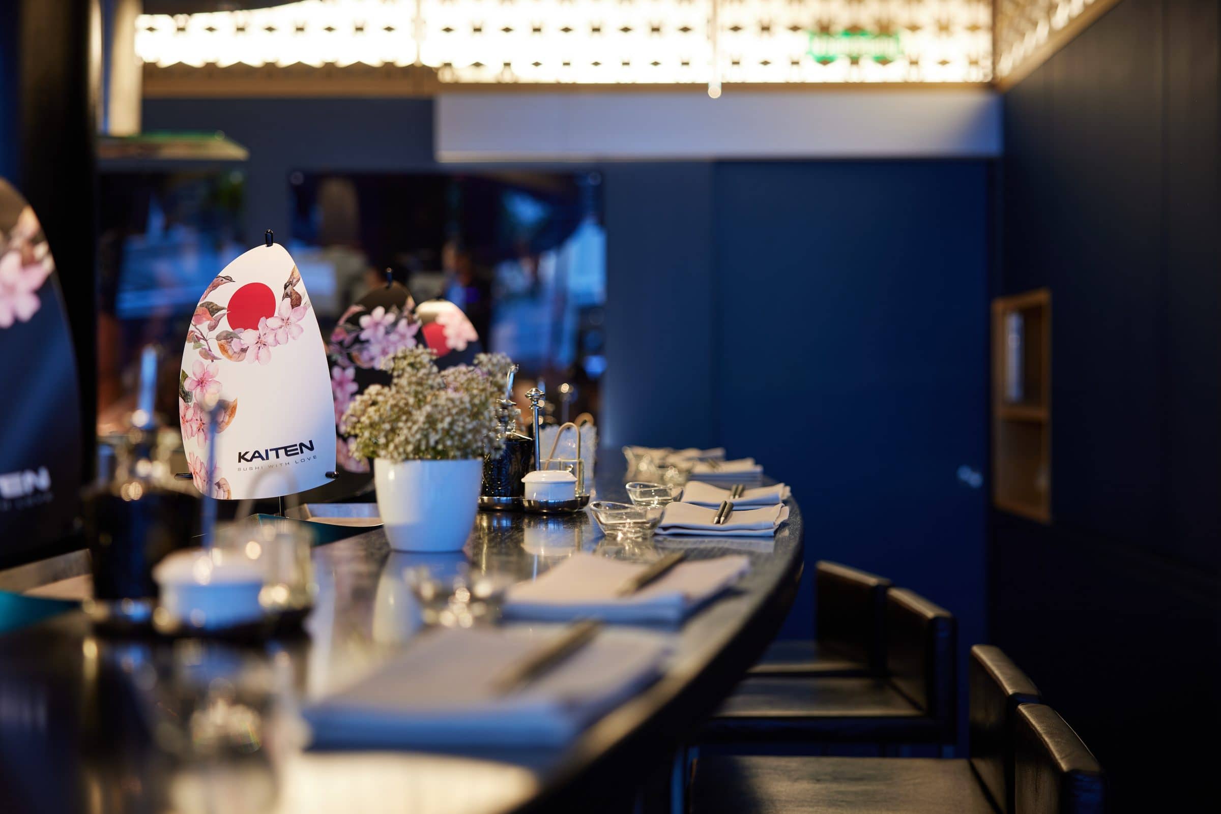 Gedeckter Platz an der Bar