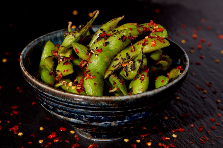 Gegrillte Edamame mit Chili